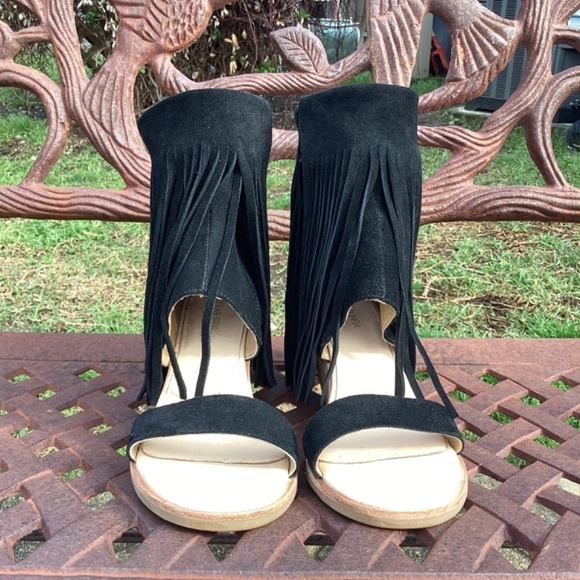 💋Koolaburra Boho Black Suede Leather Block Heel Open Toe Fringed Sandal - Picture 3 of 10
